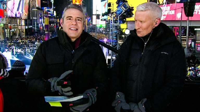 180101024539-anderson-cooper-and-andy-cohen-nye-wrap-original-2-full-169_-_h_2017