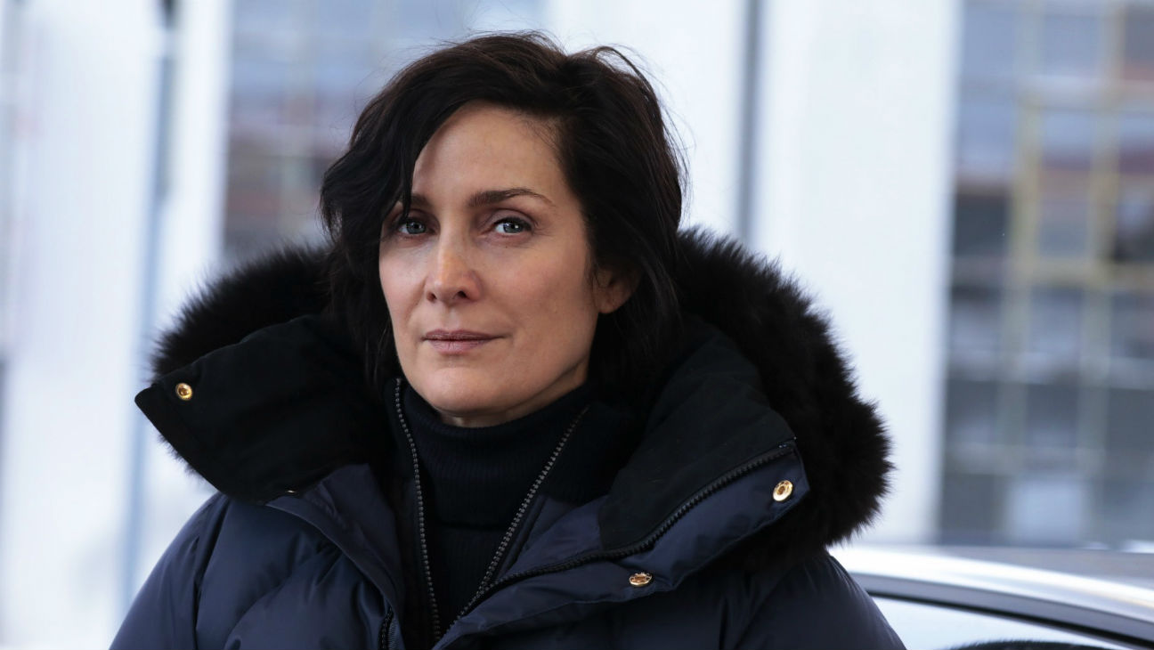carrie_anne_moss_wisting