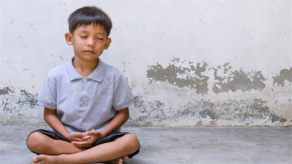 thai-children-meditate.jpg