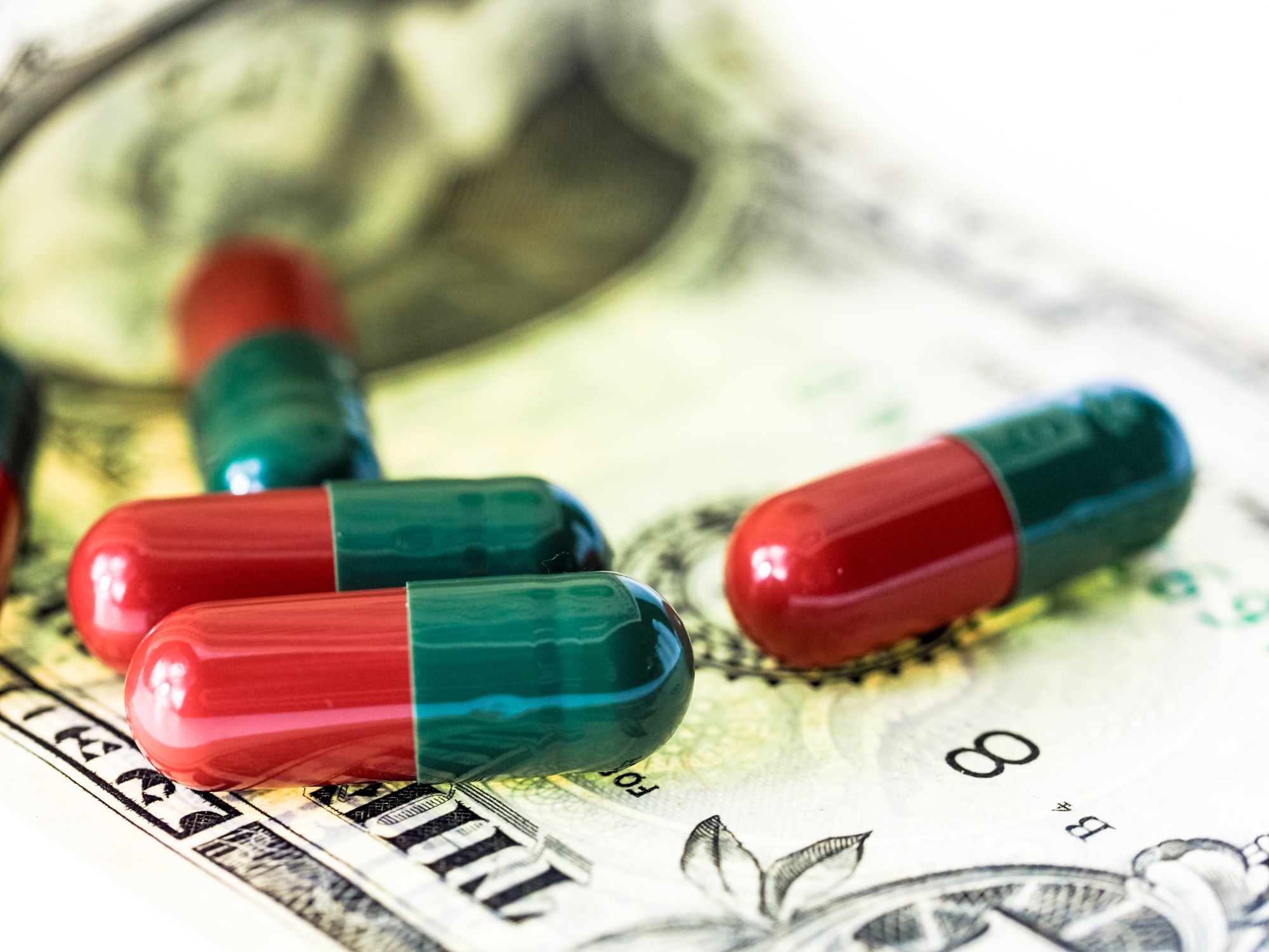 7 Ways to Save on Prescription Drugs Without Insurance