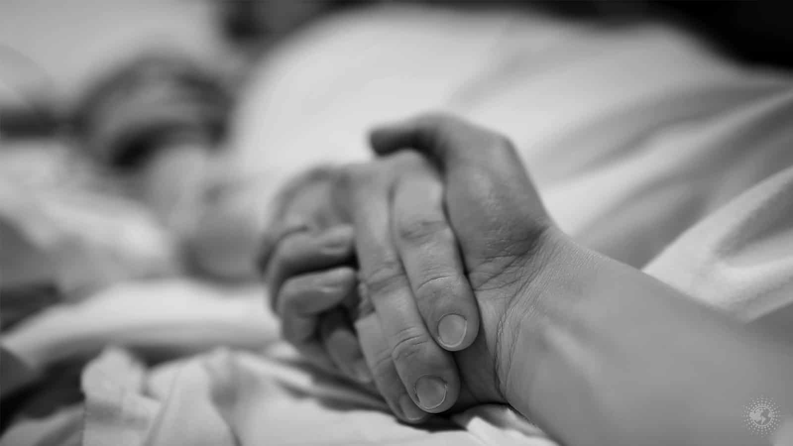 Hospice Nurses Reveal 5 Regrets That People Make on Their