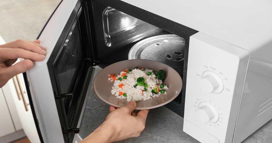 Don't Use A Microwave To Reheat These 11 Foods, Reveal